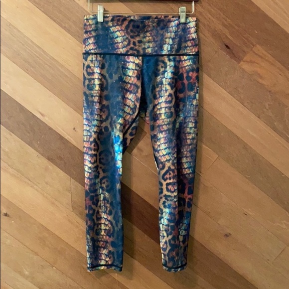 Yoga Democracy YD Animal Print Leggings 23” length, Medium - Picture 4 of 8